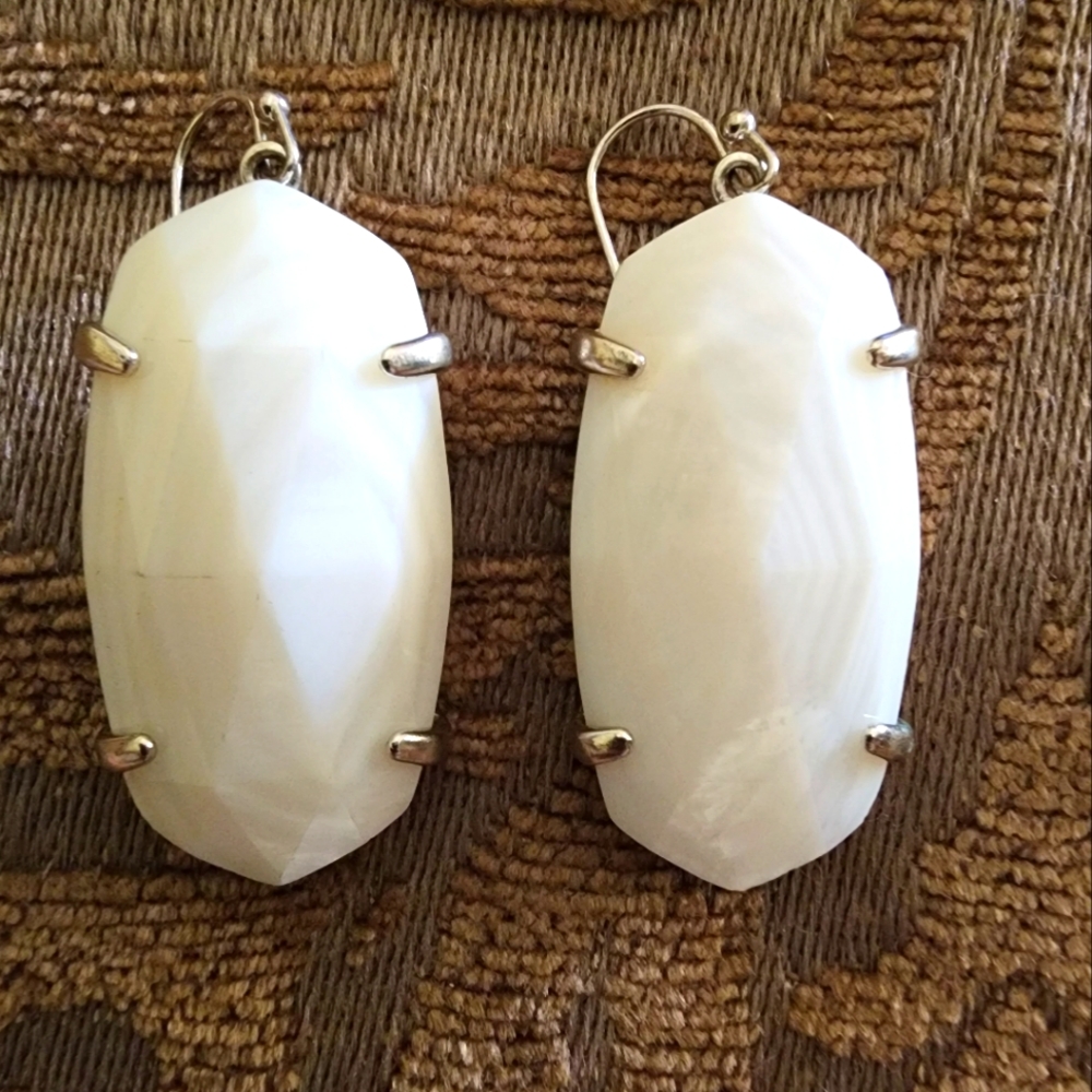 Kendra Scott Esme Earrings.